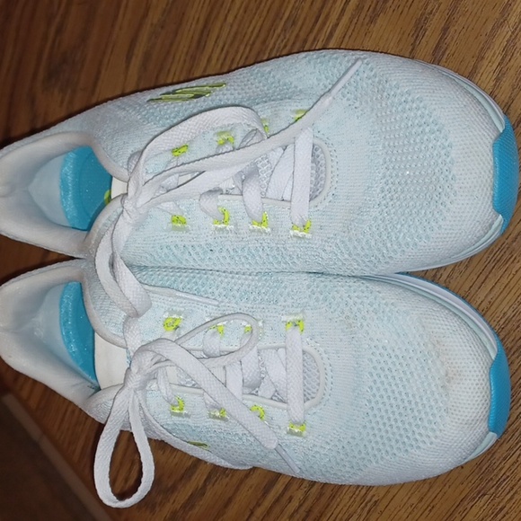Sketchers Memory Foam Sneakers,  white & turquoise,  size 9.5 - Picture 1 of 8